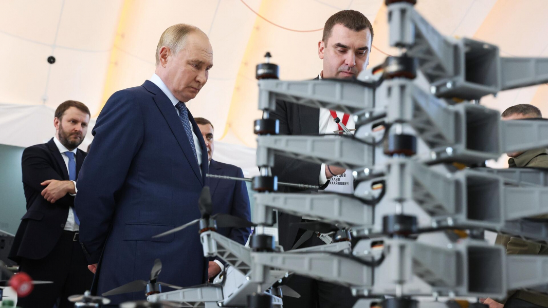 Путин: серийный выпуск беспилотников будут вести на базе 48 специальных центров