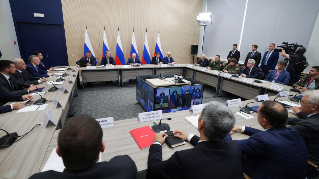 Путин поздравил два подразделения с присвоением гвардейских наименований